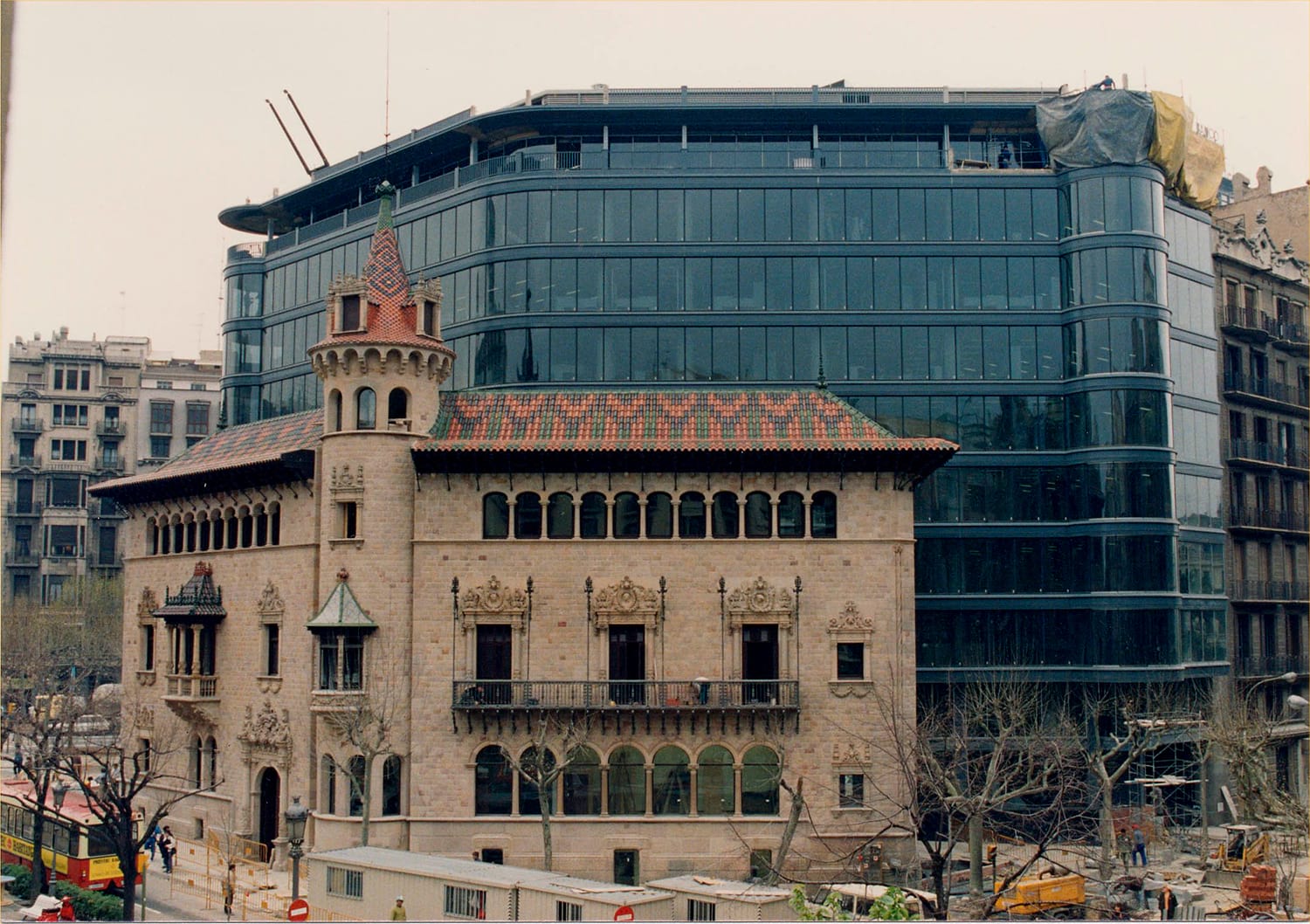 Obres de la nova seu de la Diputació de Barcelona a Can Serra, 1987. Autoria desconeguda. Fons: Diputació de Barcelona. (CAT AGDB R.10164)