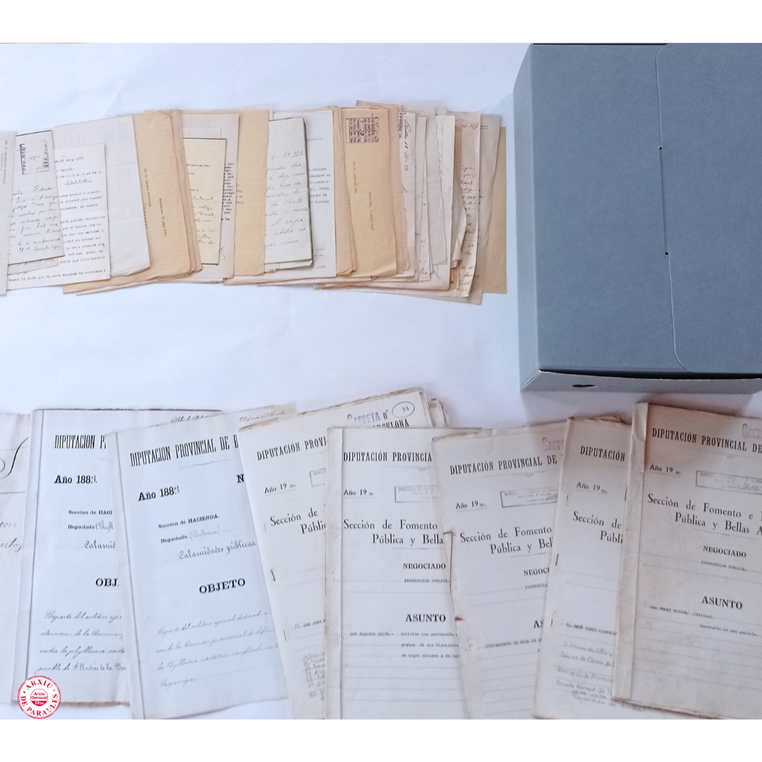 Imatge mostrant documentació de diferents anys de la Diputació de Barcelona