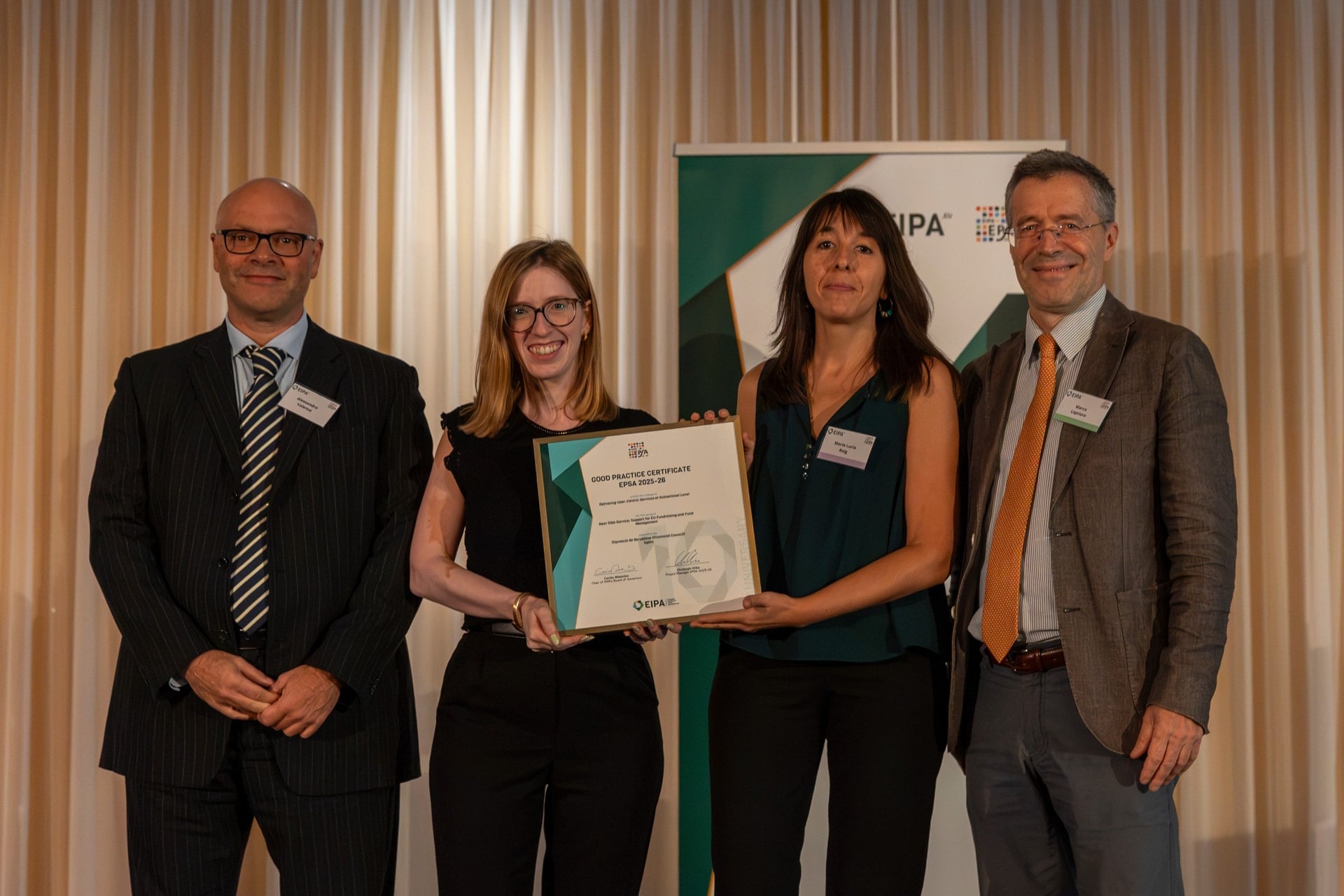 Representantes de Next Diba recogiendo el certificado Good Practice Award EPSA Representantes de Next Diba recogiendo el certificado Good Practice Award EPSA