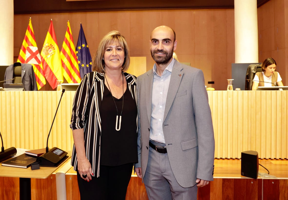 La presidenta de la Diputació de Barcelona, Núria Marín, amb el nou diputat Marc Verdaguer Montanyà, del Grup Junts Per Catalunya, per la Junta Electoral de Zona de Vic. Foto: Òscar Ferrer / Diputació de Barcelona La presidenta de la Diputació de Barcelona, Núria Marín, amb el nou diputat Marc Verdaguer Montanyà, del Grup Junts Per Catalunya, per la Junta Electoral de Zona de Vic. Foto: Òscar Ferrer / Diputació de Barcelona