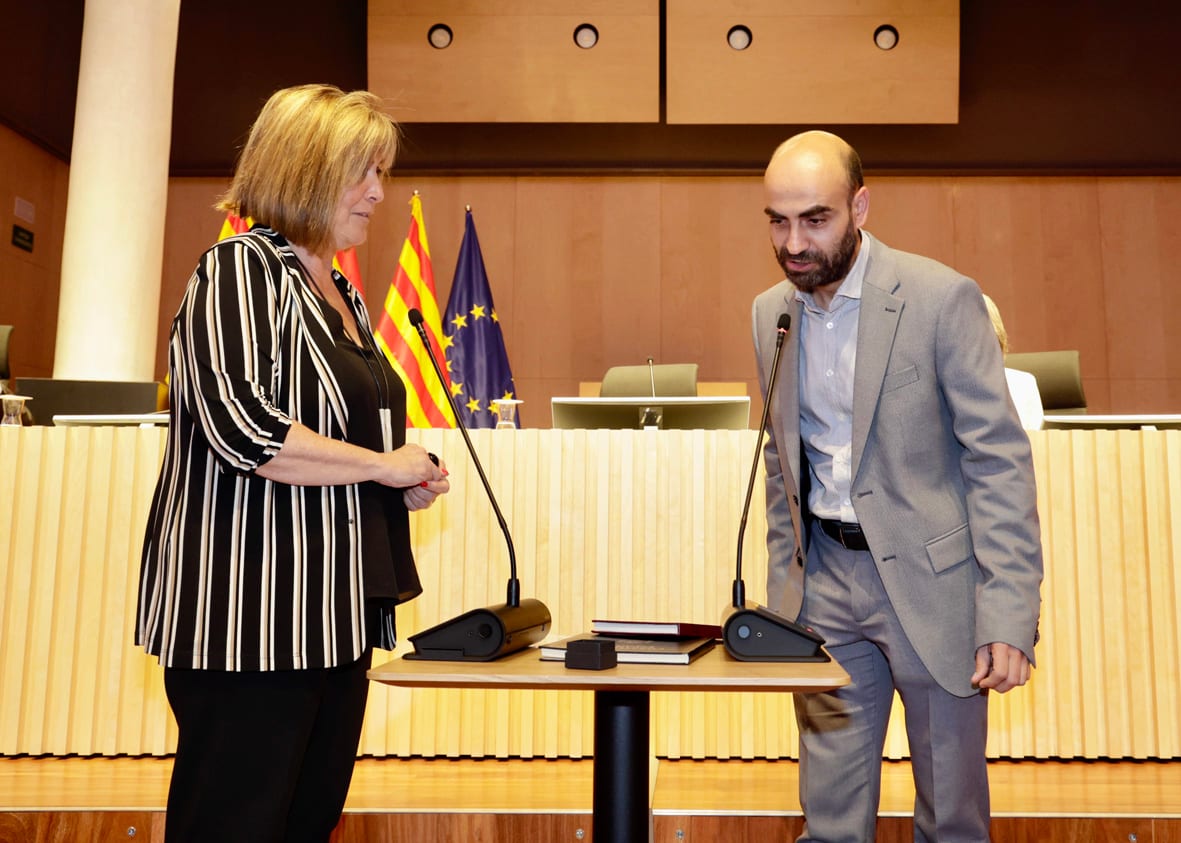 La presidenta de la Diputació de Barcelona, Núria Marín, amb el nou diputat Marc Verdaguer Montanyà, del Grup Junts Per Catalunya, per la Junta Electoral de Zona de Vic, prenent possessió del càrrec. Foto: Òscar Ferrer / Diputació de Barcelona La presidenta de la Diputació de Barcelona, Núria Marín, amb el nou diputat Marc Verdaguer Montanyà, del Grup Junts Per Catalunya, per la Junta Electoral de Zona de Vic, prenent possessió del càrrec. Foto: Òscar Ferrer / Diputació de Barcelona