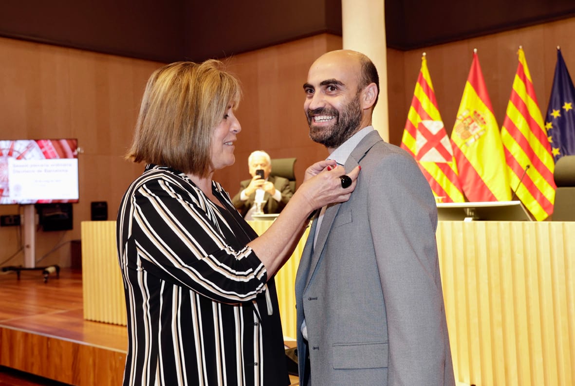 La presidenta de la Diputació de Barcelona, Núria Marín, amb el nou diputat Marc Verdaguer Montanyà, del Grup Junts Per Catalunya, per la Junta Electoral de Zona de Vic, prenent possessió del càrrec. Foto: Òscar Ferrer / Diputació de Barcelona La presidenta de la Diputació de Barcelona, Núria Marín, amb el nou diputat Marc Verdaguer Montanyà, del Grup Junts Per Catalunya, per la Junta Electoral de Zona de Vic, prenent possessió del càrrec. Foto: Òscar Ferrer / Diputació de Barcelona