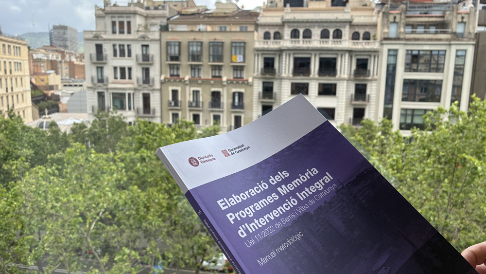 Manual "Elaboració dels Programes Memòria d'Intervenció Integral. Llei 11/2022 de Barris i Viles de Catalunya. Manual metodològic". Foto: Diputació de Barcelona Manual "Elaboració dels Programes Memòria d'Intervenció Integral. Llei 11/2022 de Barris i Viles de Catalunya. Manual metodològic". Foto: Diputació de Barcelona