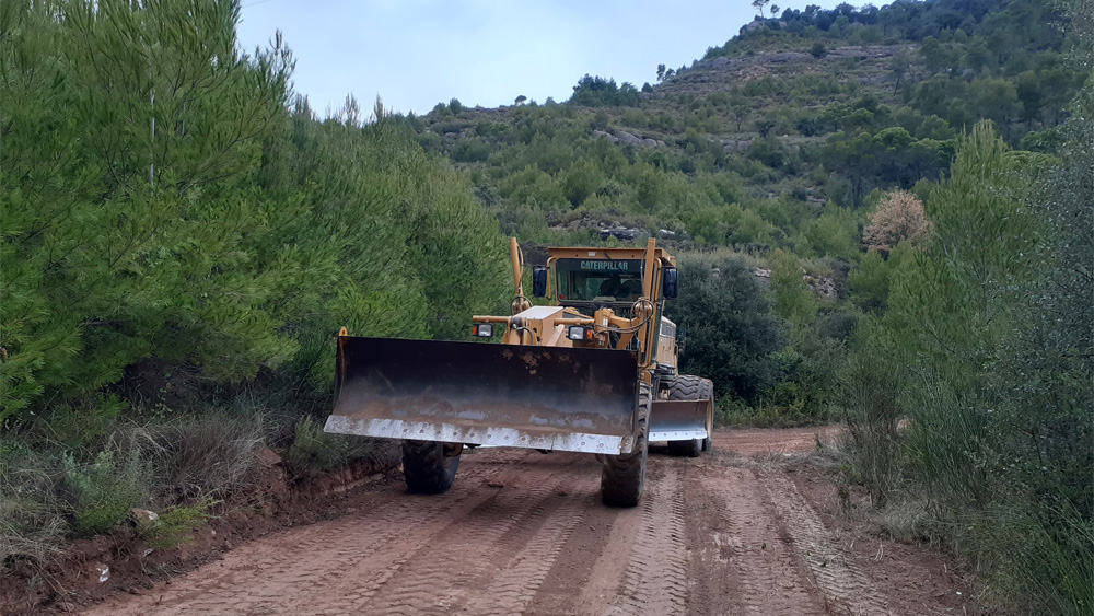 Obres de manteniment a un camí forestal de Sant Llorenç Savall. Foto: Montserrat Sala / Diputació de Barcelona Obres de manteniment a un camí forestal de Sant Llorenç Savall. Foto: Montserrat Sala / Diputació de Barcelona