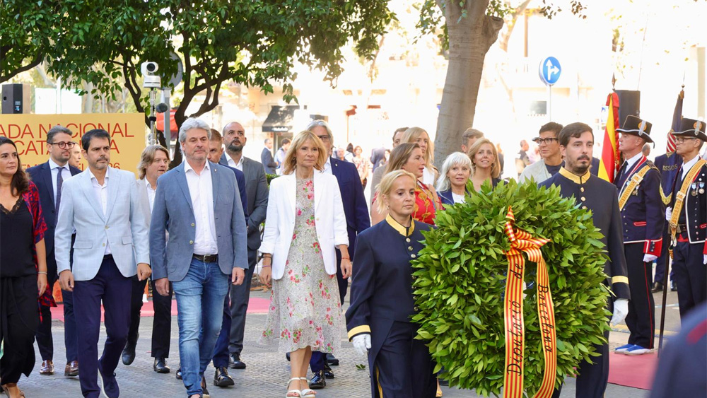 Comitiva de la Diputació de Barcelona, encapçalada per la presidenta Lluïsa Moret, a l’ofrena floral al monument a Rafael Casanova, a Barcelona, amb motiu de la Diada de l’11 de Setembre de 2026. Foto: Òscar Ferrer / Diputació de Barcelona Comitiva de la Diputació de Barcelona, encapçalada per la presidenta Lluïsa Moret, a l’ofrena floral al monument a Rafael Casanova, a Barcelona, amb motiu de la Diada de l’11 de Setembre de 2026. Foto: Òscar Ferrer / Diputació de Barcelona