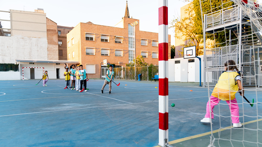 El projecte europeu 360 Safe Play, una iniciativa liderada per la Fundació Pere Tarrés, té com a objectiu reforçar la protecció dels infants i adolescents en clubs i entitats esportives. Foto: Koldo_studio/Shuterstock.com El projecte europeu 360 Safe Play, una iniciativa liderada per la Fundació Pere Tarrés, té com a objectiu reforçar la protecció dels infants i adolescents en clubs i entitats esportives. Foto: Koldo_studio/Shuterstock.com