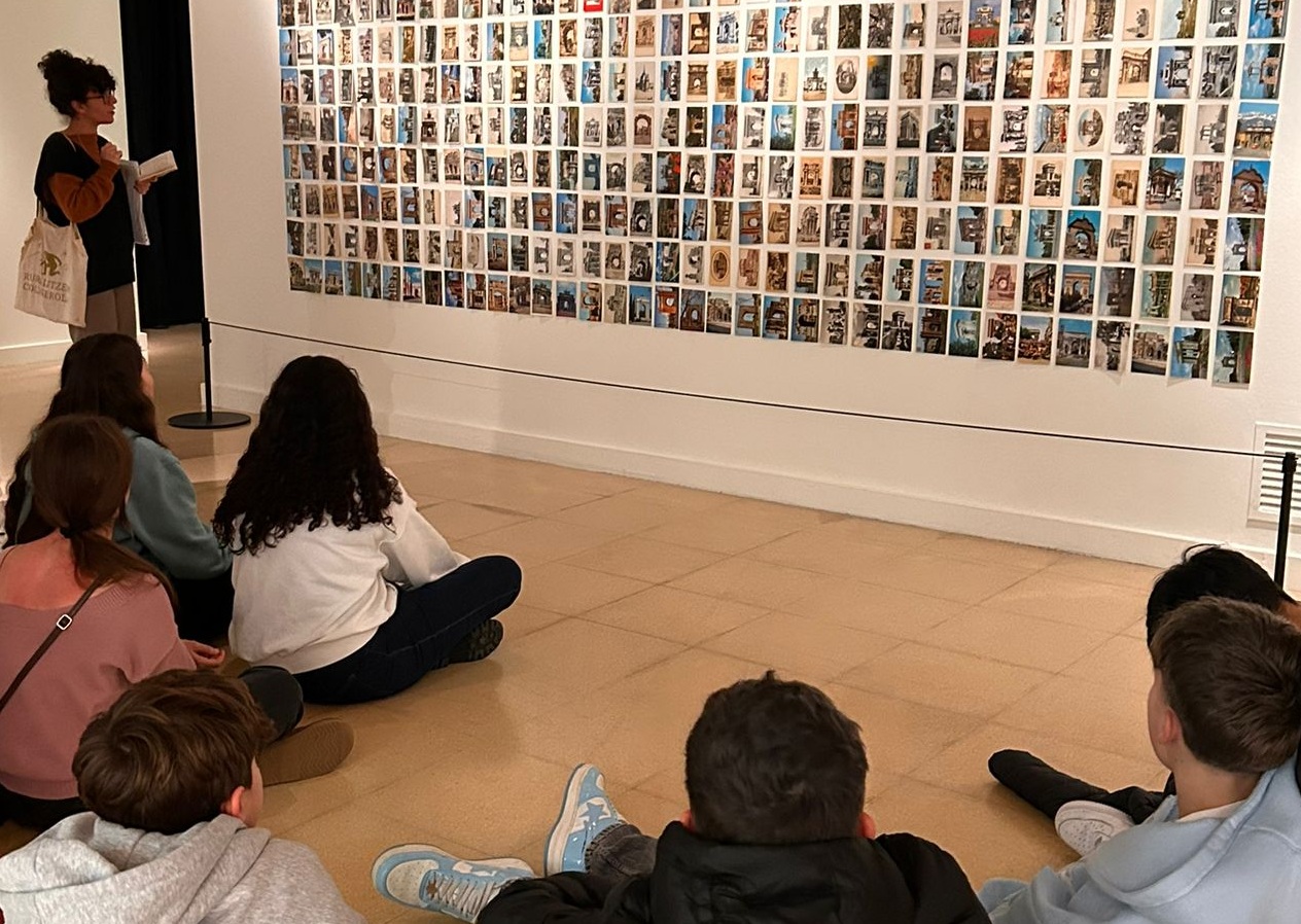 Visita familiar a l'exposició