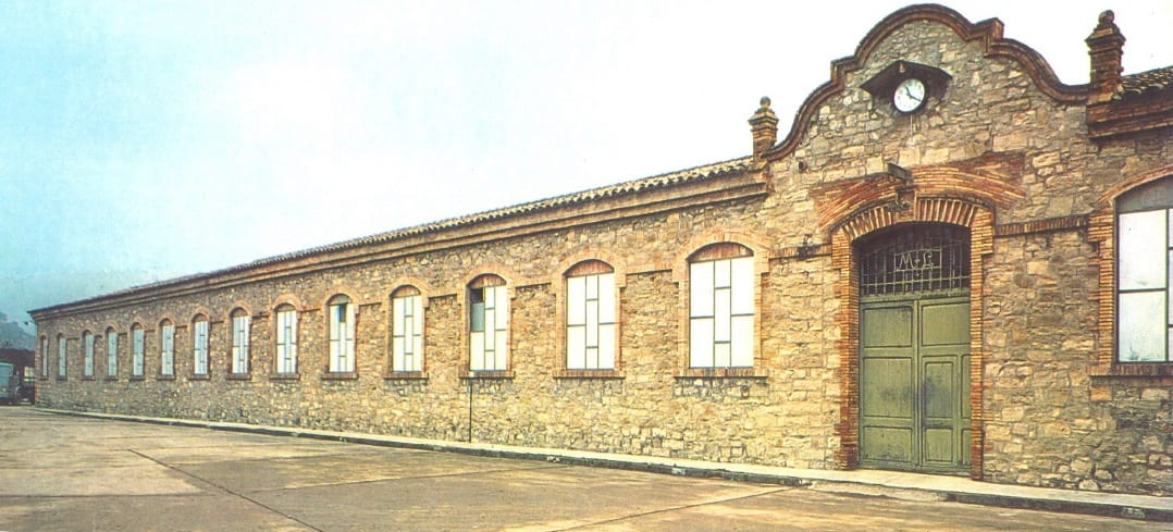 imatge Façana de la fàbrica antiga HEMALOSA, 1980, Santa Maria d'Oló. Arxiu Municipal de Santa Maria d'Oló.