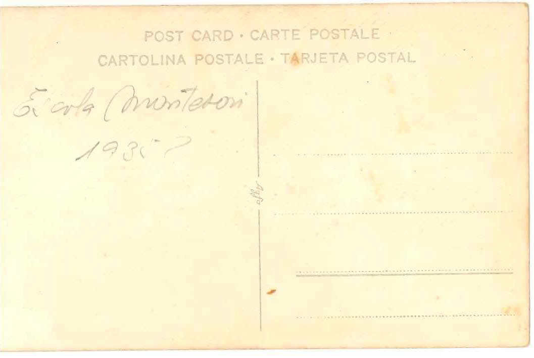 imatge Postal de l’escola d’Arenys de Mar durant la República. Ca 1935. Família Badosa Malagelada.