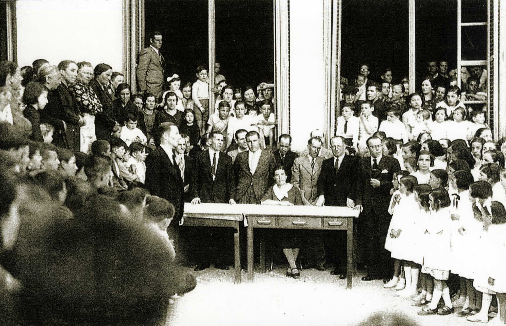imatge Inauguració de les Escoles Nacionals el 1935.