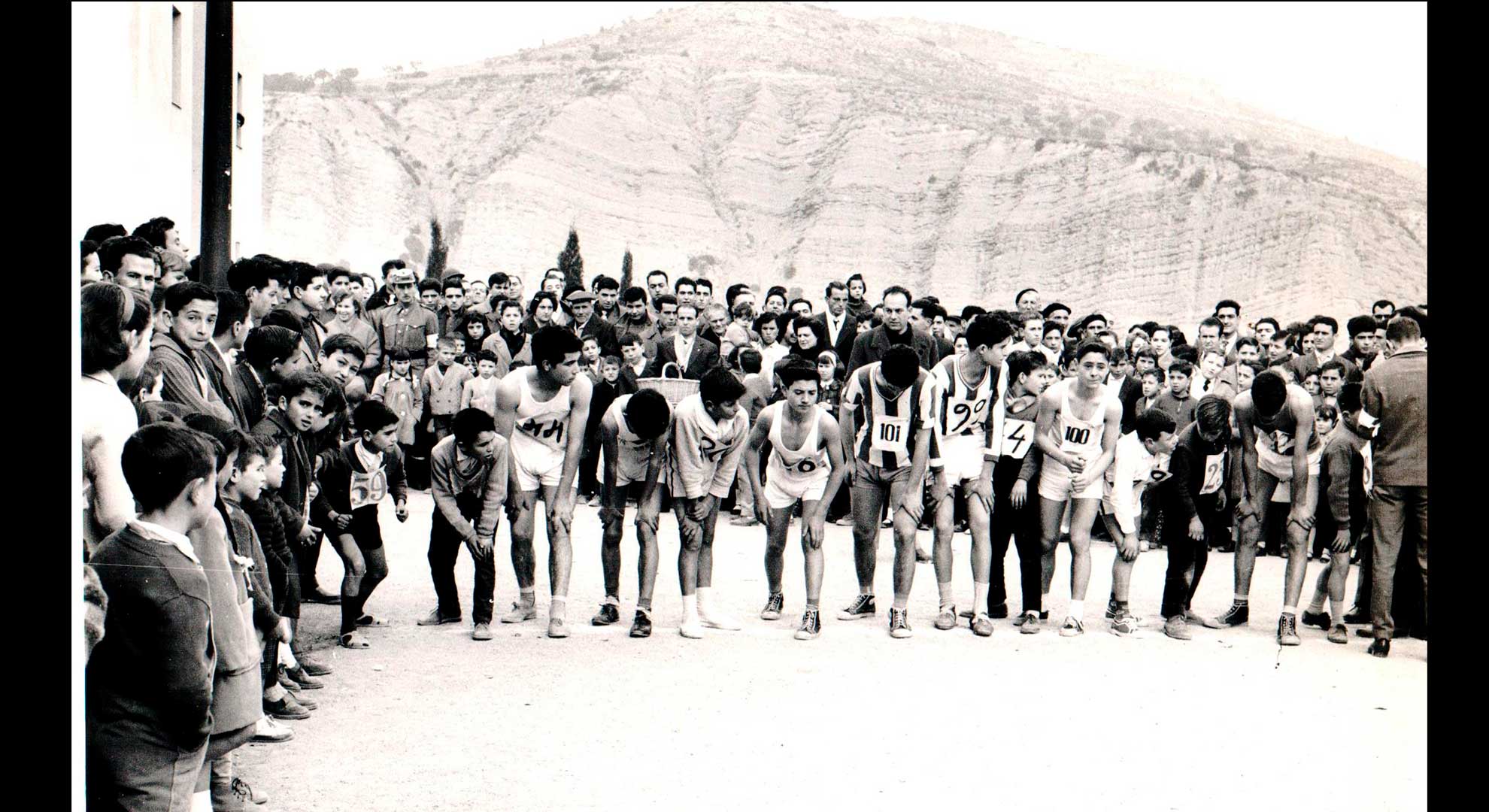 imatge Sortida d'una cursa popular, 1961, Súria. Autor: Josep Juncadella. Fons Fotografia Juncadella, Arxiu Municipal de Súria.