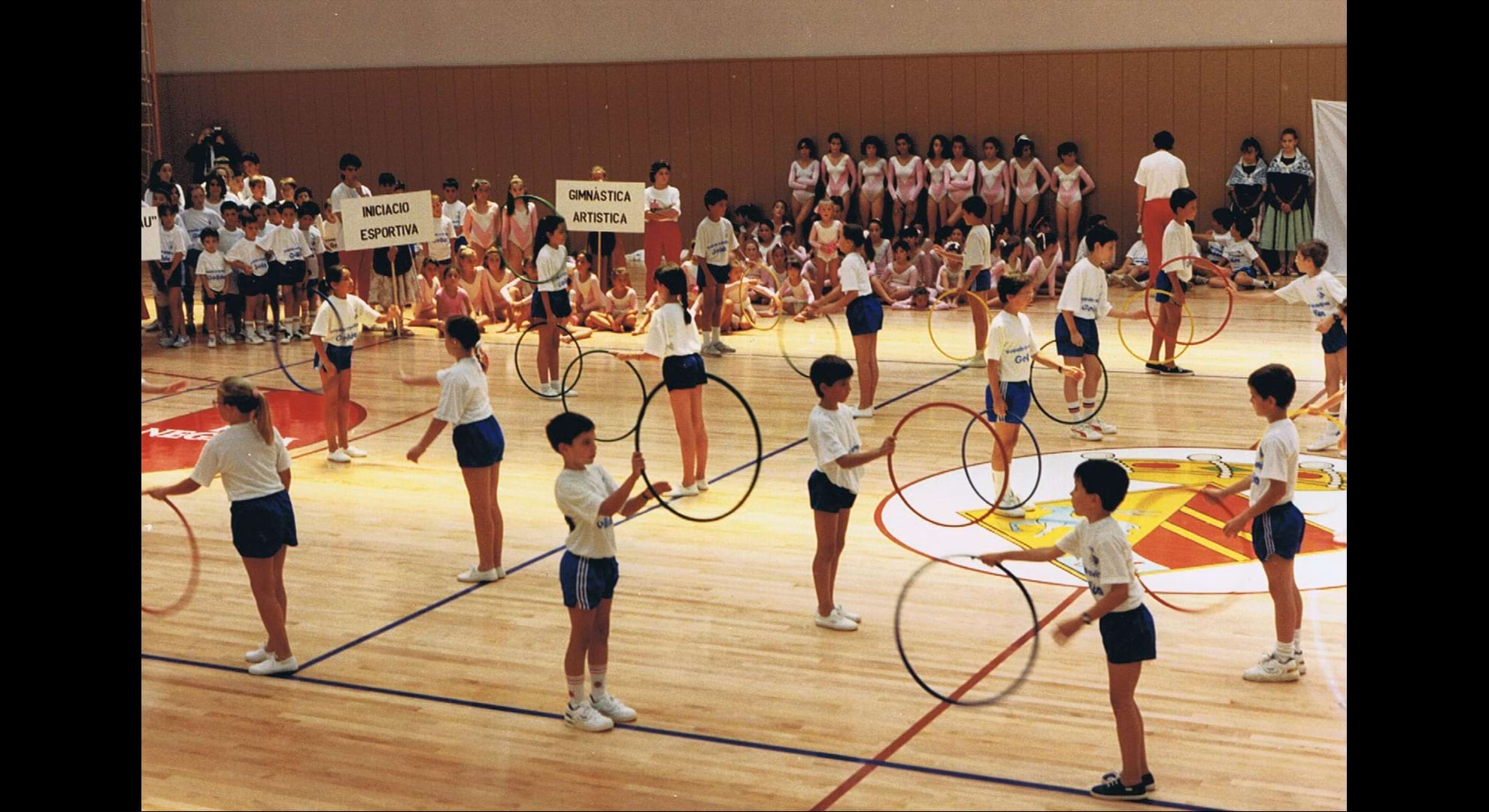 imatge Demostració esportiva en motiu dels actes d'inauguració del pavelló municipal, 1989, Gelida. Autor: desconegut. Arxiu Municipal de Gelida.