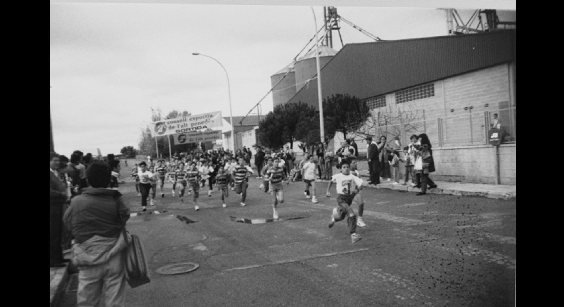 imatge Cross Escolar, 1992, Santa Margarida i els Monjos. Autor: desconegut. Arxiu Municipal de Santa Margarida i els Monjos.