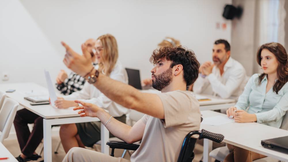 Alumnes a un curs. Gorgev / shutterstock.com