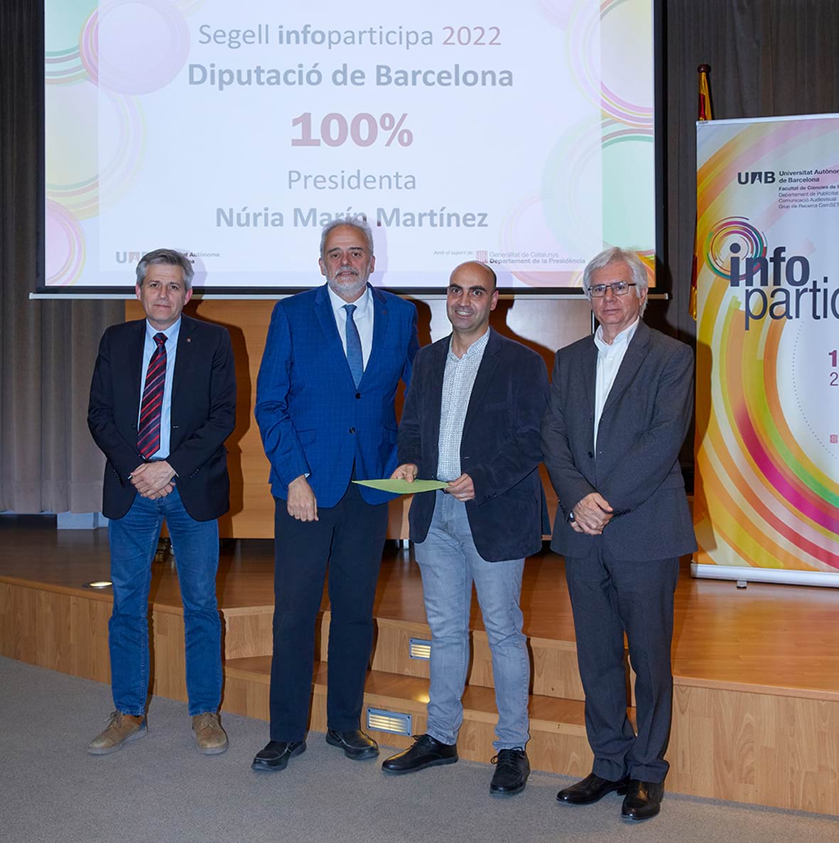 El diputat Marc Verdaguer recollint el Segell Infoparticipa 2022 El diputat Marc Verdaguer recollint el Segell Infoparticipa 2022