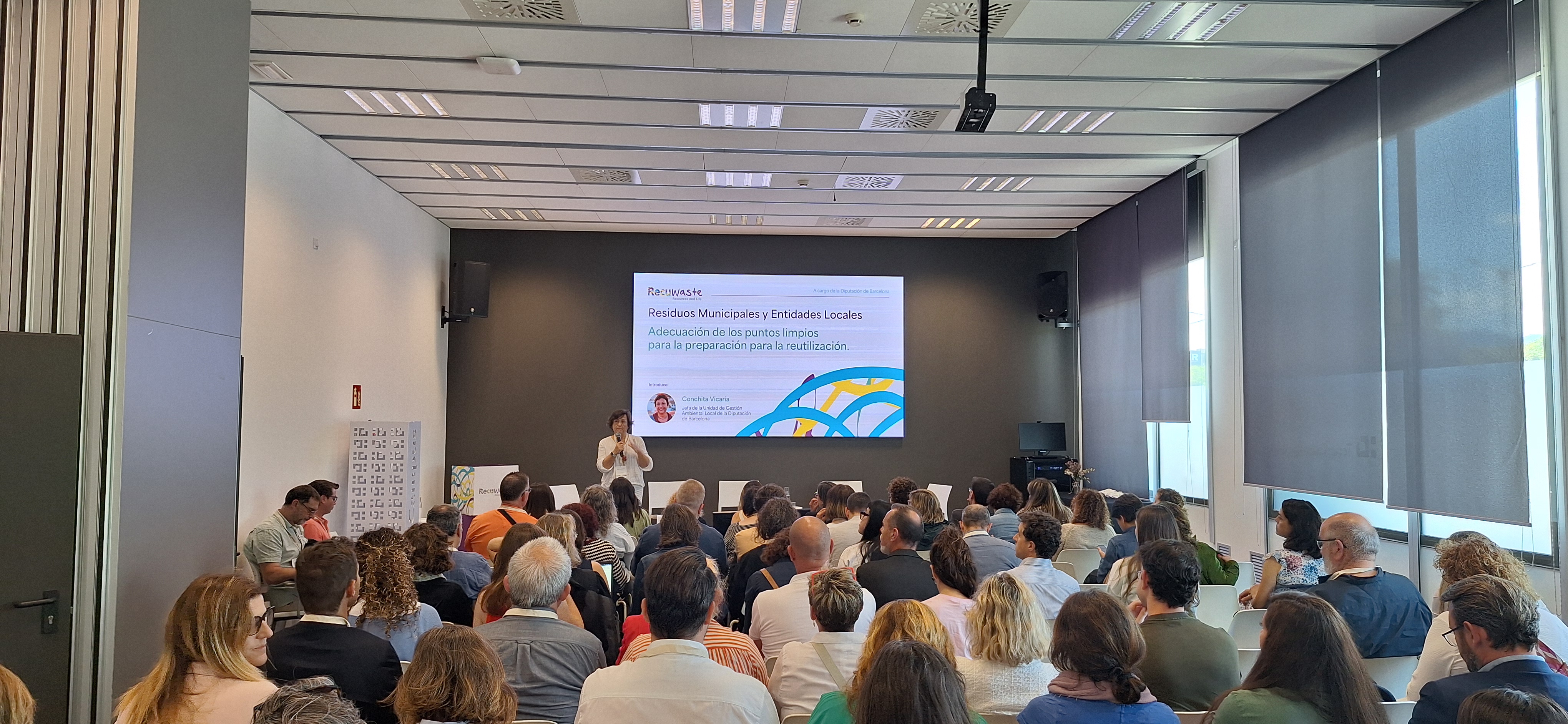La Diputació de Barcelona va organitzar una taula rodona sobre residus municipals. Foto: Diputació de Barcelona La Diputació de Barcelona va organitzar una taula rodona sobre residus municipals. Foto: Diputació de Barcelona