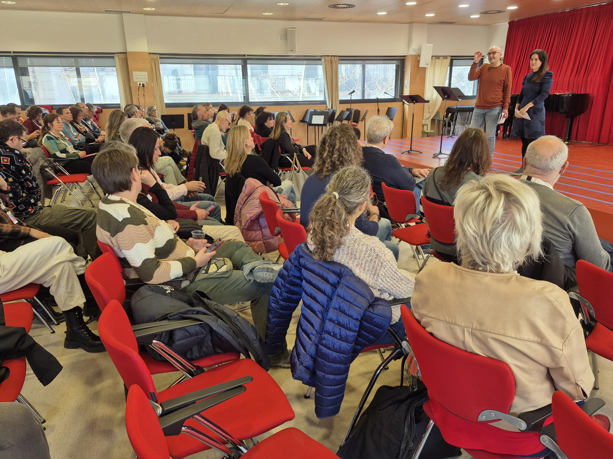 El tema central de la trobada ha estat la realització de projectes amb la comunitat. Foto: Diputació de Barcelona El tema central de la trobada ha estat la realització de projectes amb la comunitat. Foto: Diputació de Barcelona