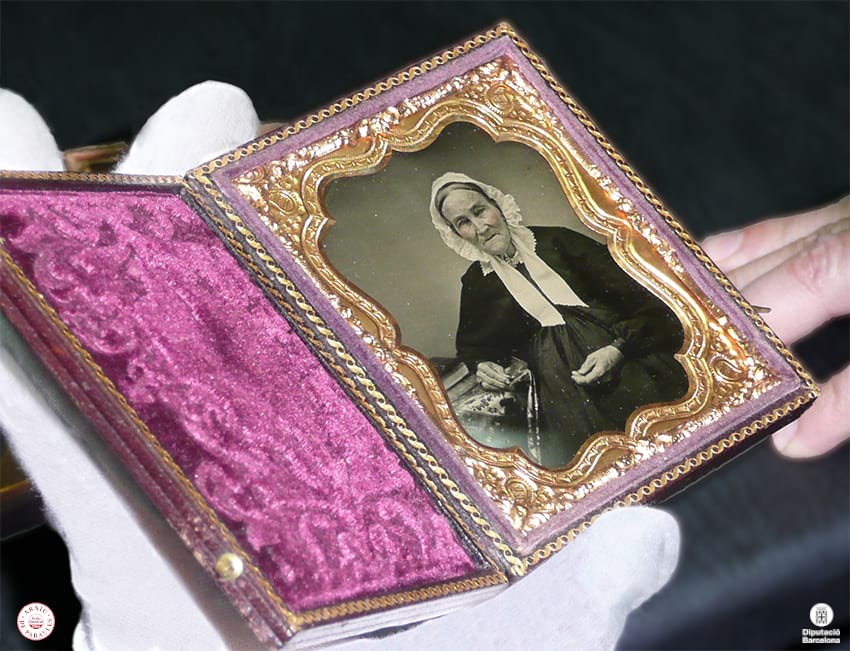 Imatge que mostra una fotografia realitzada amb el procediment fotogràfic de la daguerreotípia