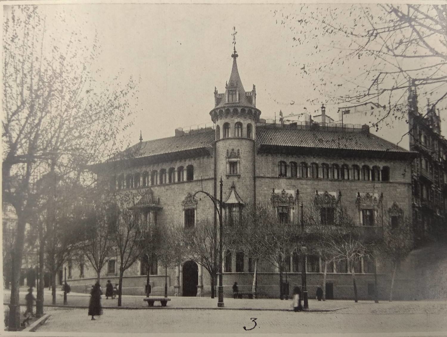 Façana del Col·legi Teresià, c. 1926. AGSTJ. Autoria desconeguda.