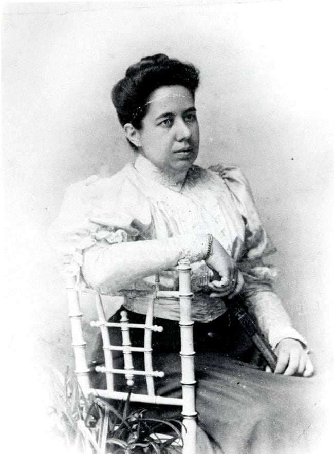 Retrat de Mercè Carbonell Pañella, c. 1905. Autoria desconeguda. Fons: Diputació de Barcelona. (CAT AGDB R.3199)