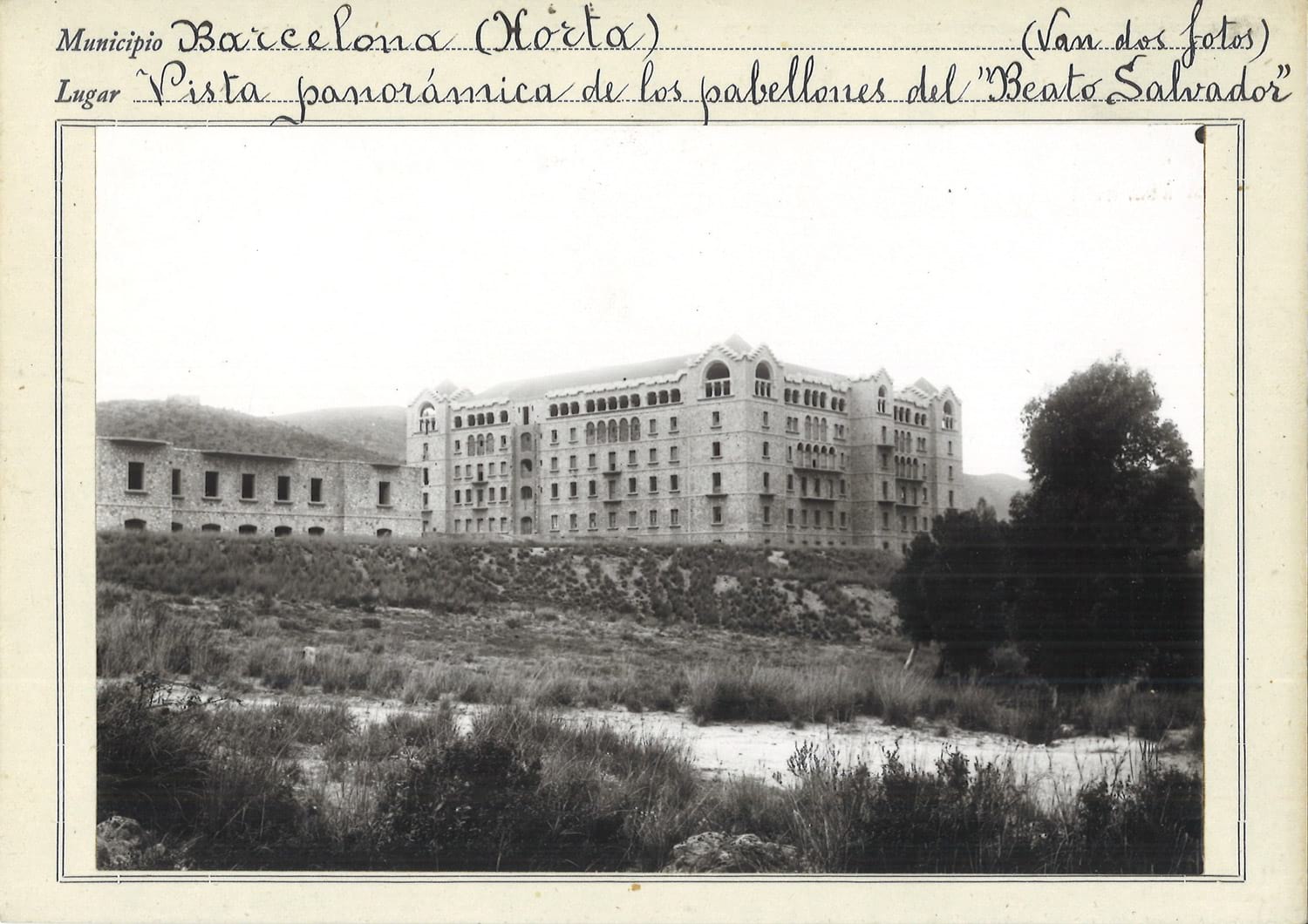 Vista panoràmica del Pavelló Llevant o del Beat Salvador, 1946. Autoria desconeguda. Fons: Diputació de Barcelona. (CAT AGDB R.17199)