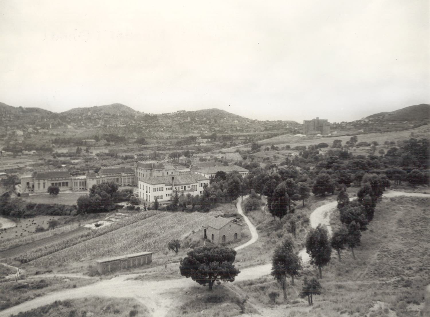 Llars Mundet en construcció, c. 1956. Joan Francès Estorch. Fons: Diputació de Barcelona. (CAT AGDB R.8615)