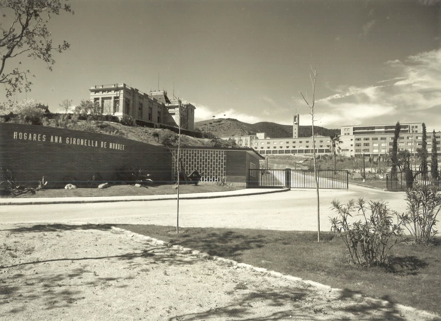 Panoràmica de les Llars Mundet, 15 de març de 1958. Autoria desconeguda. Fons: Diputació de Barcelona. (CAT AGDB R.17831)