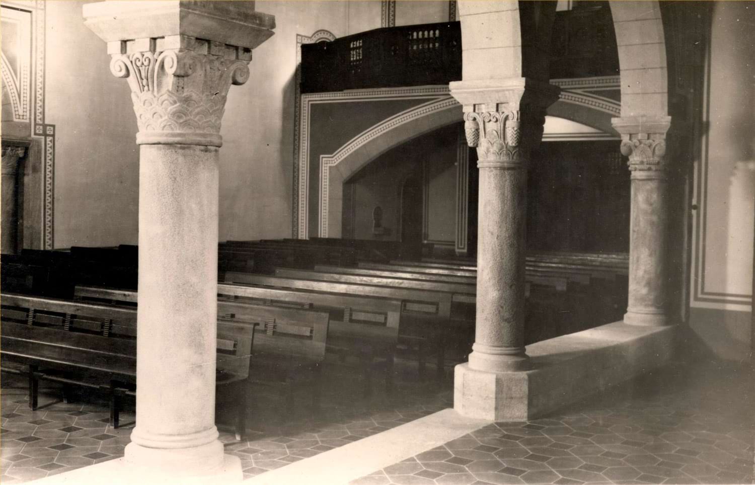Interior de l’església de Torribera, c.1970. Autoria desconeguda. Fons: Diputació de Barcelona. (CAT AGDB R.19107)